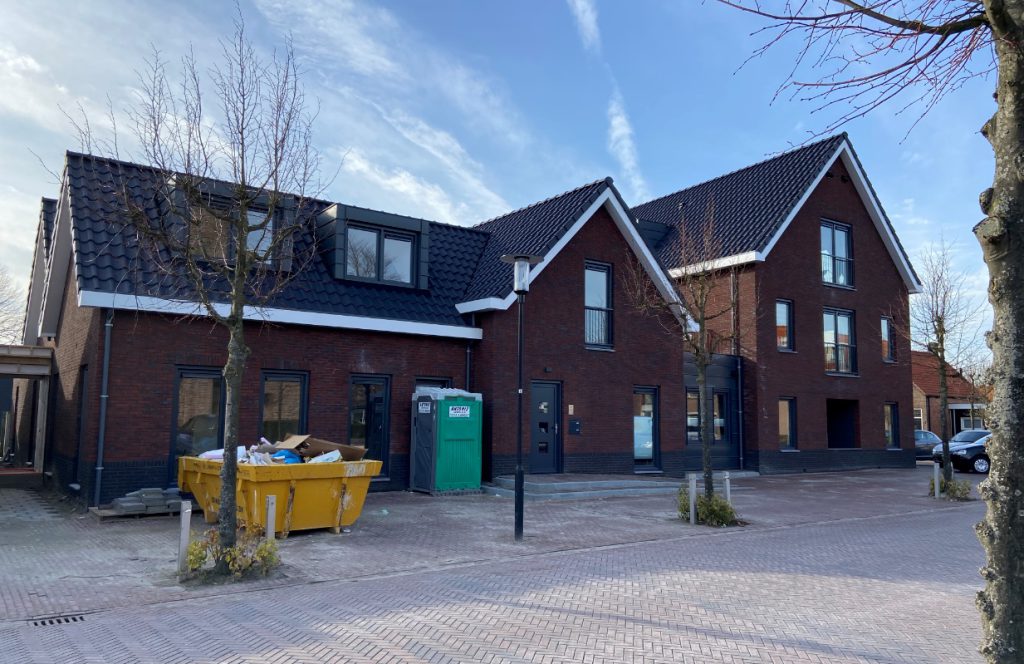 verbouw bestaand pand naar 8 appartementen en uitbreiding huisartsenpraktijk te ‘s-Gravenpolder