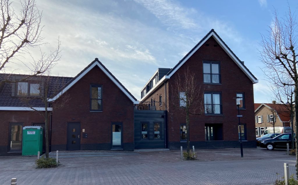 verbouw bestaand pand naar 8 appartementen en uitbreiding huisartsenpraktijk te ‘s-Gravenpolder