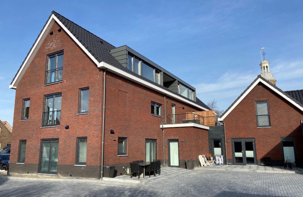 verbouw bestaand pand naar 8 appartementen en uitbreiding huisartsenpraktijk te ‘s-Gravenpolder